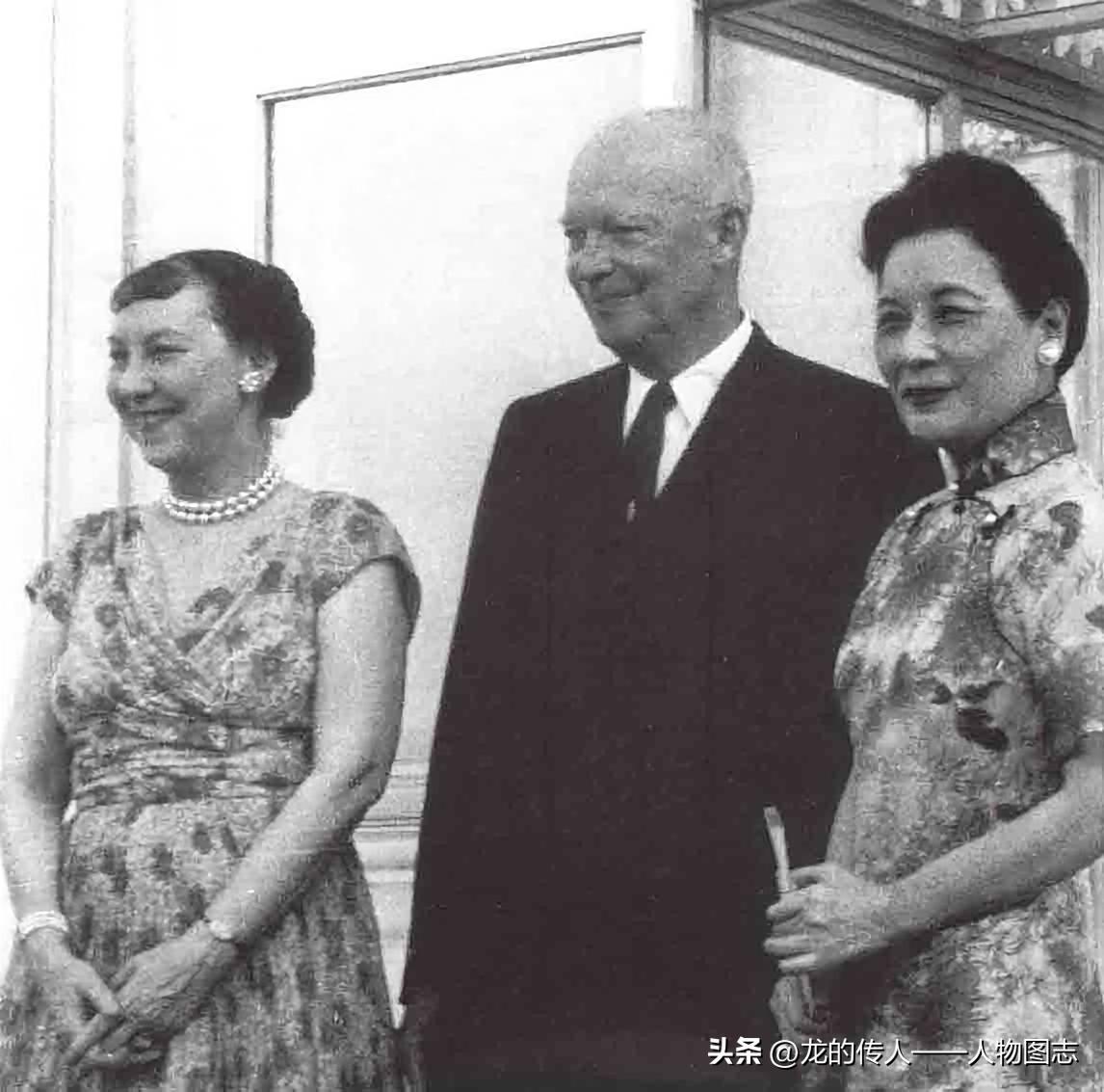 1958年，宋美龄访问美国时与艾森豪威尔夫妇合影