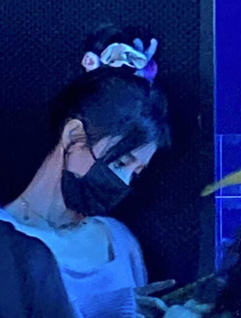 网友偶遇鞠婧祎的路透 ​​​