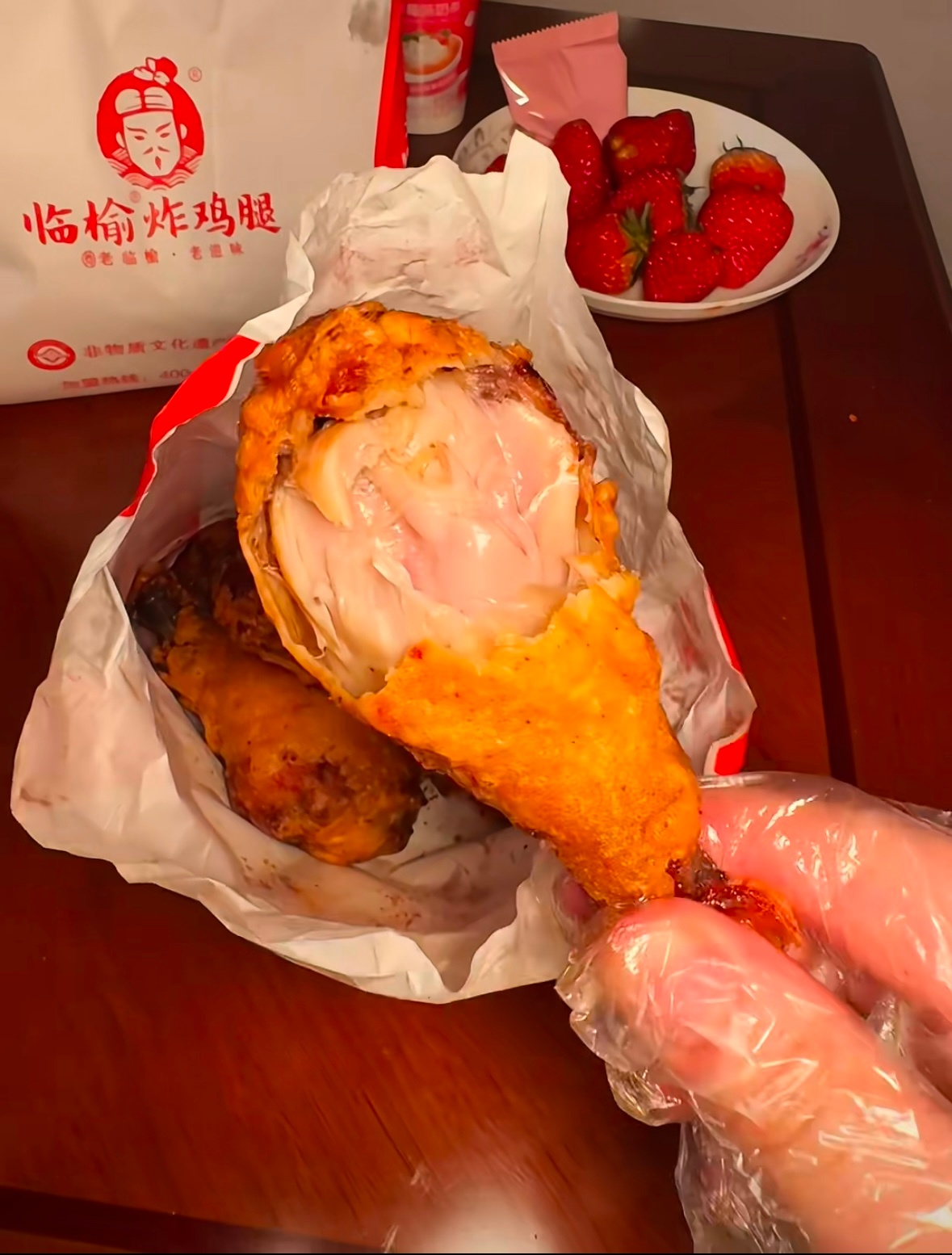 临榆炸鸡腿真香之前不是还塌房过？而且我觉得它的皮真的好厚，而且也不酥脆，总之不推