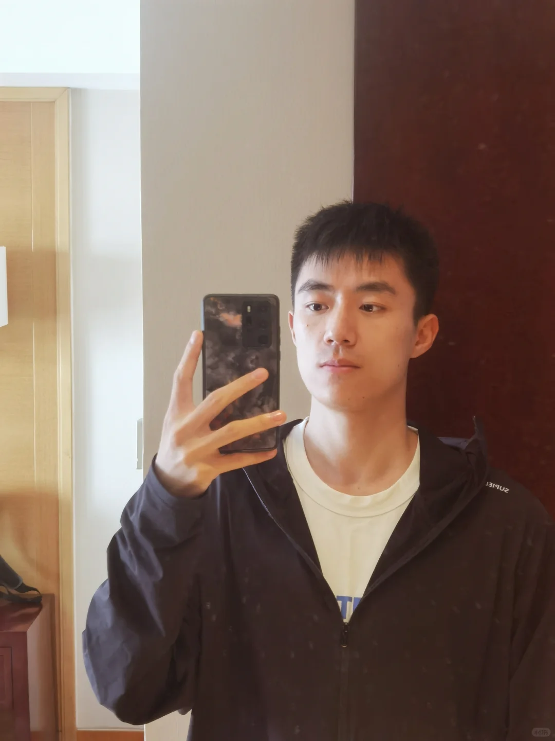 上班后第一次出差 在酒店疯狂看报告