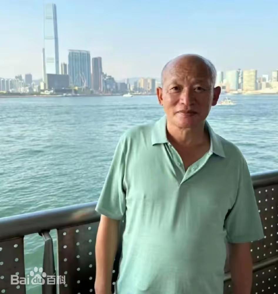 太蹊跷了！湖南邵阳64岁男子唐又林，在下午13点40分，告诉妻子他出去下象棋，穿