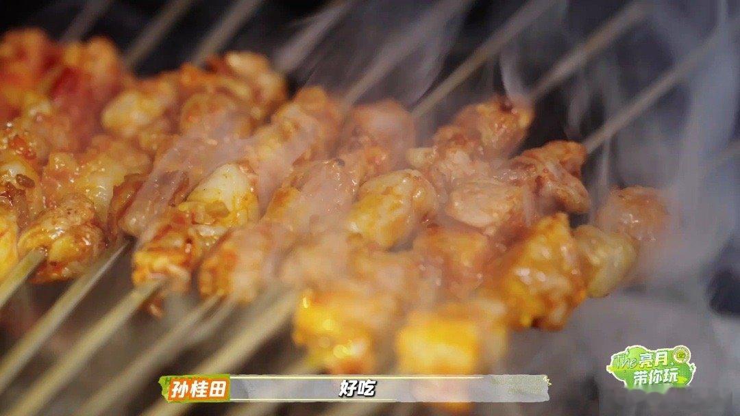 亮月带你玩爱上吉林当家有儿女姥姥遇上吉林雪饼猴 姥姥的秧歌教学开启欢乐篇章，雪饼