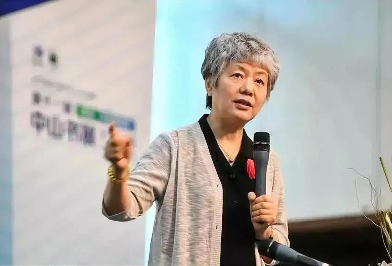 就该这样做！“扶老被讹”的新闻屡见不鲜。中国人民公安大学教授李玫瑾针对这一现象提