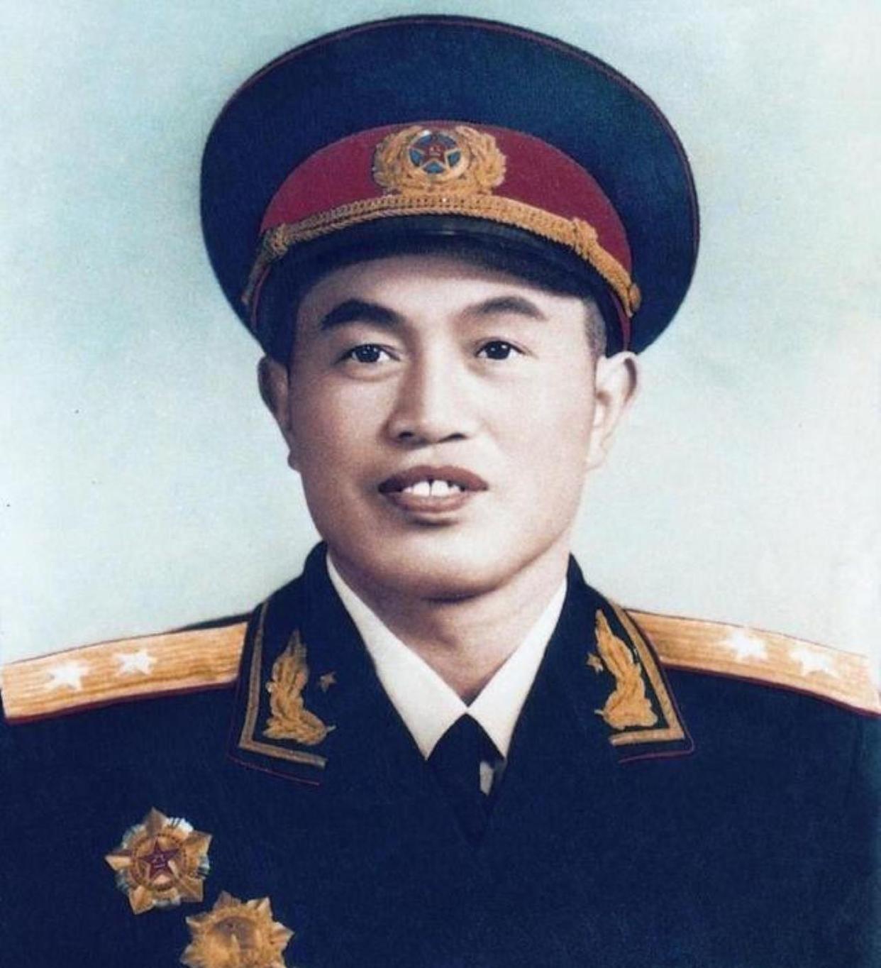 1946年，皮定均被困，联系不上主力军，只好让电台直呼延安，不久电波传来指令，仅
