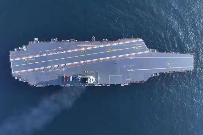 中华人民共和国正式向全世界宣告两件大事：

第一件就是，我们的福建舰航母正式服役