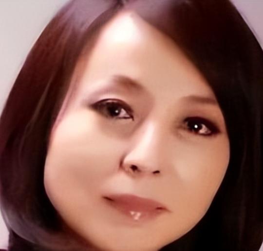 2005年，41岁河南女富豪李巧林爱上22岁男下属，没曾想，50岁那年，她不惜冒