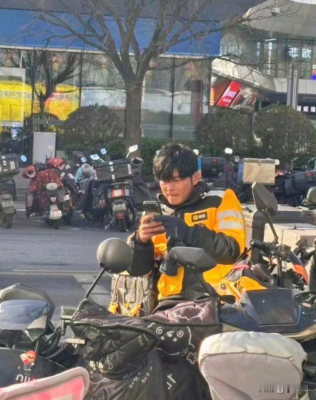 周杰伦不会变老，只会越来越多。