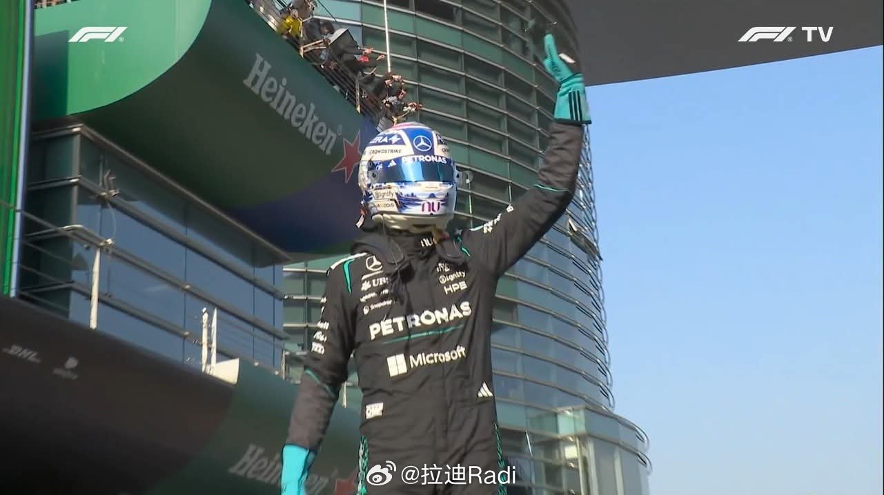 f1 上海站冲刺排位赛，梅赛德斯延续澳洲揭幕战的强势，再度包揽头排1-2位。拉塞