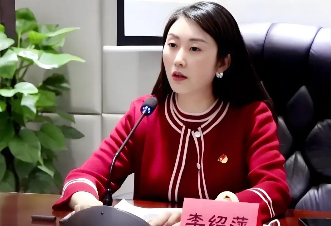 长沙雨花区女干部李某萍，真是“胆大”啊！人长得肤白貌美，还情感丰富，可惜被欲望冲