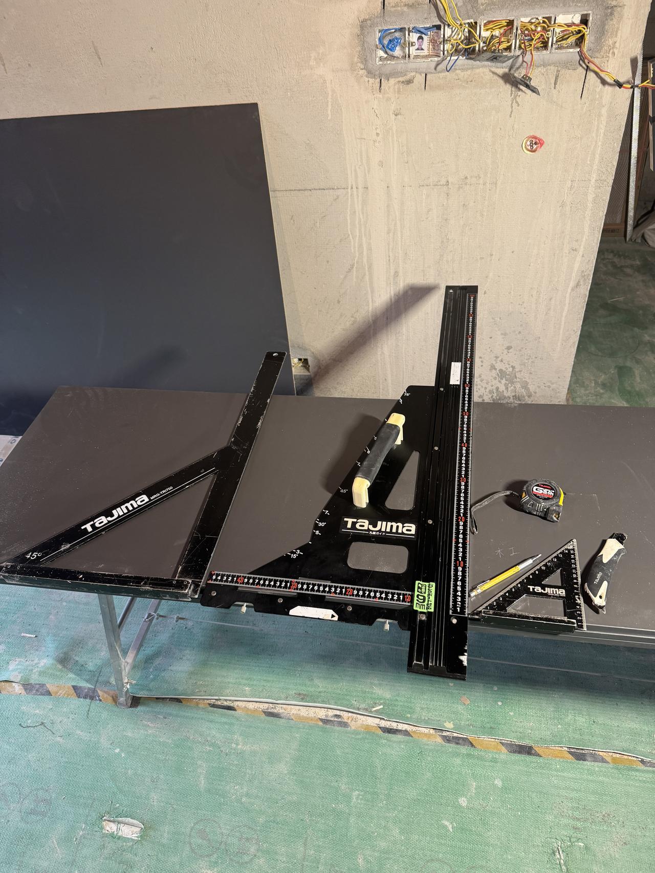 顶做好了，开始做家具了，田岛拿出来！塔吉玛