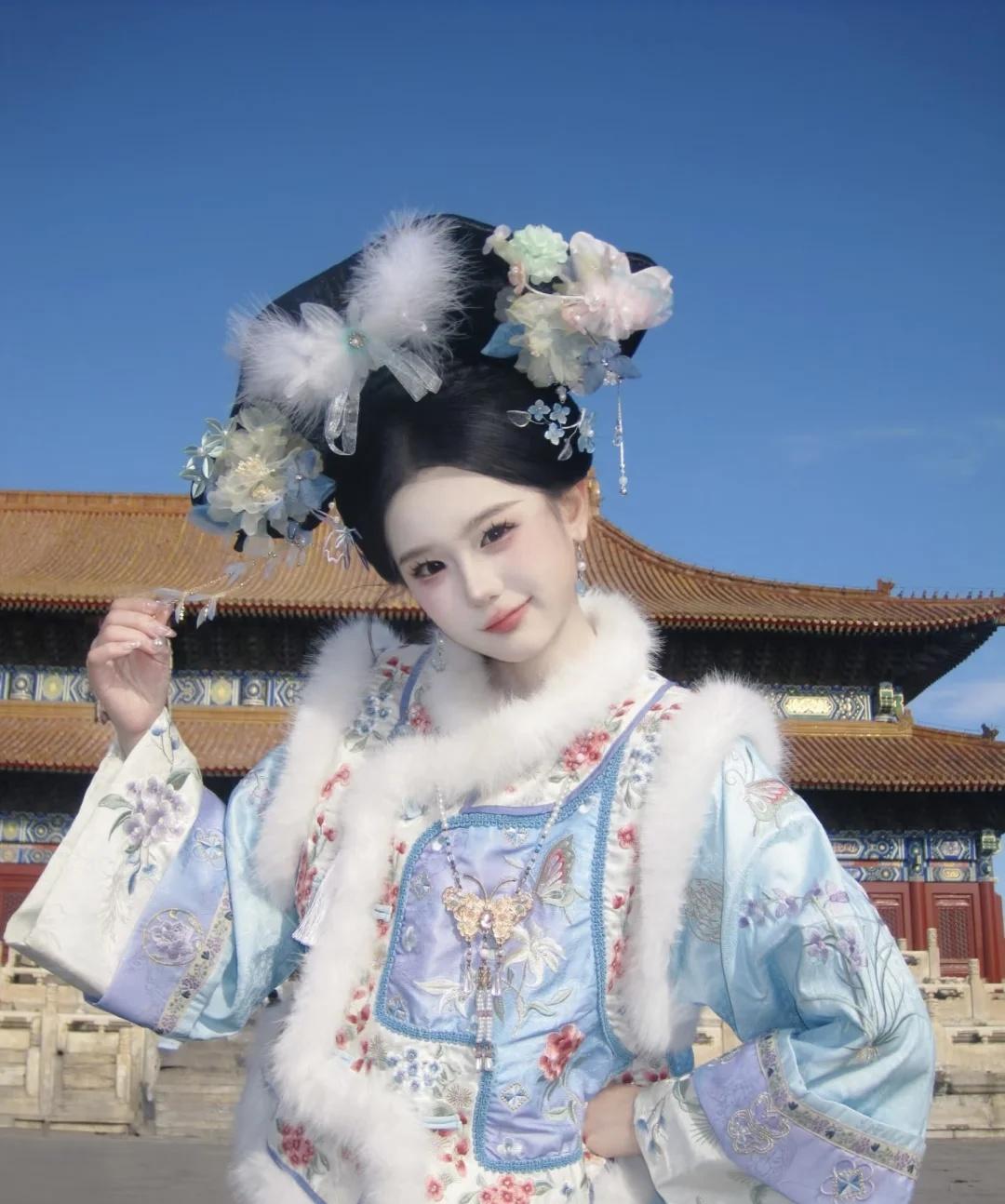 在北京耗时一小时的美丽……（保姆级攻略）
尝试一个新look
位置：就在故宫旁边