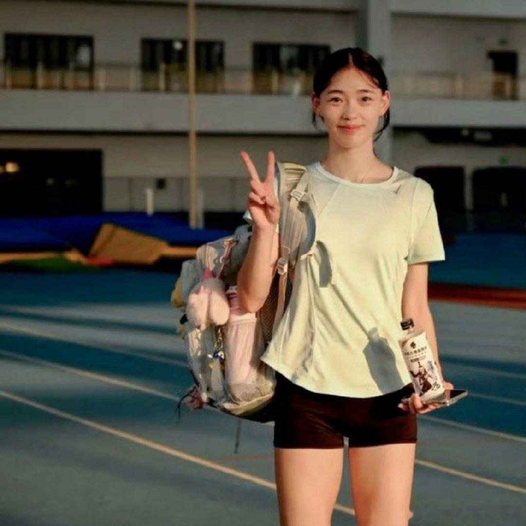 临海追风少女再夺全国冠军22岁临海姑娘吴安琪U23锦标赛100米栏夺冠，两破个人