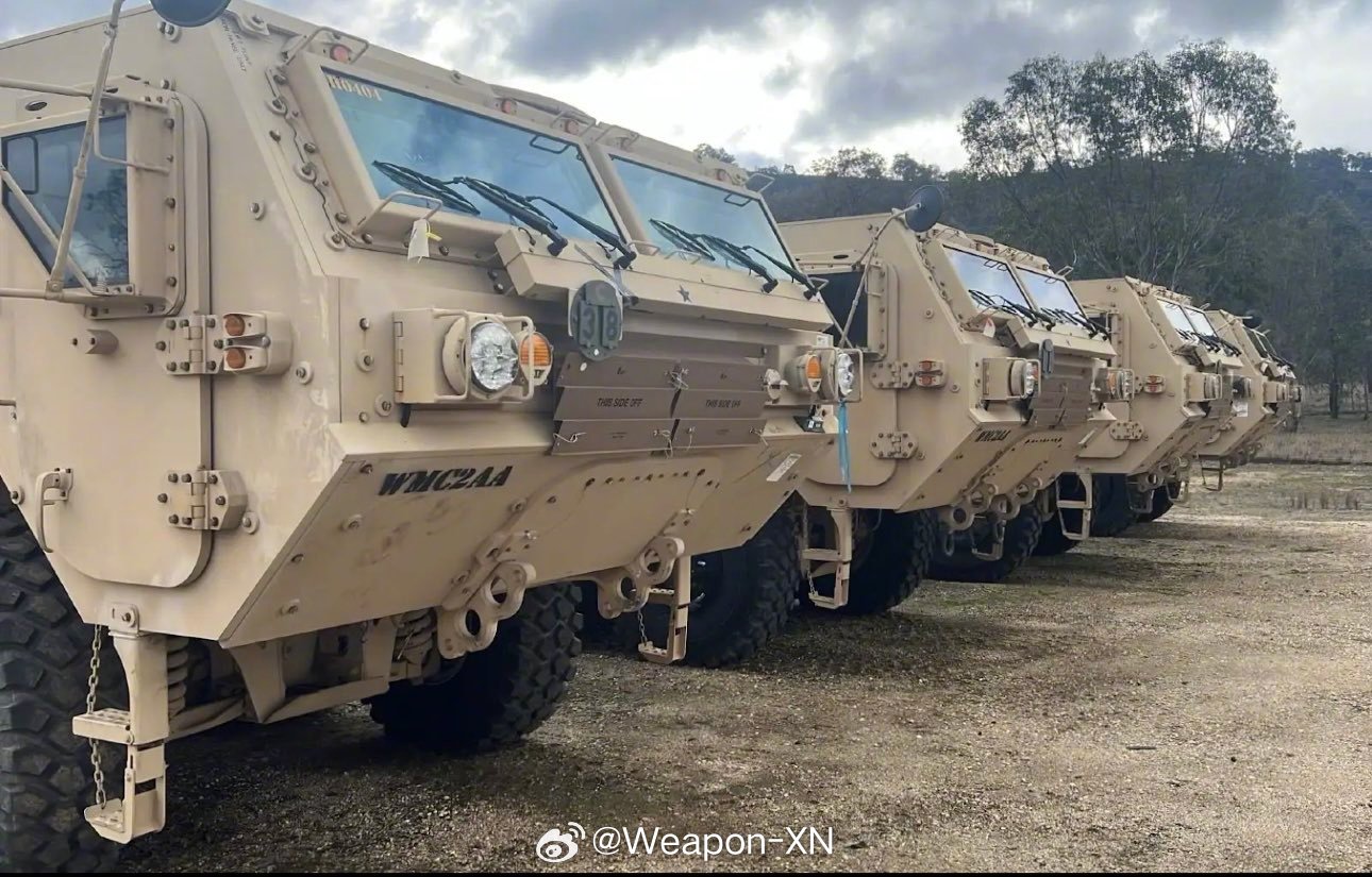 #兵器影像[超话]# 美国陆军悍马车和 HEMTT 卡车预先部署在澳大利亚东南部