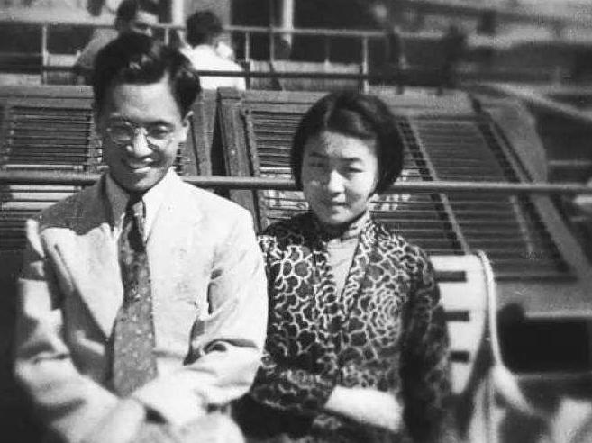 文坛巨匠竟是生活白痴？衣服穿反、平地摔断牙，杨绛却甘愿伺候一生
提起钱钟书与杨绛