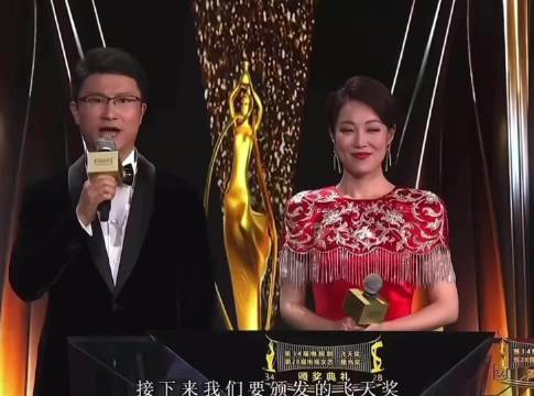 飞天奖代表中国最权威奖，飞天奖红毯上宋佳稳稳落座C位，一众明星的飞天奖造型各有看点，2026第35届