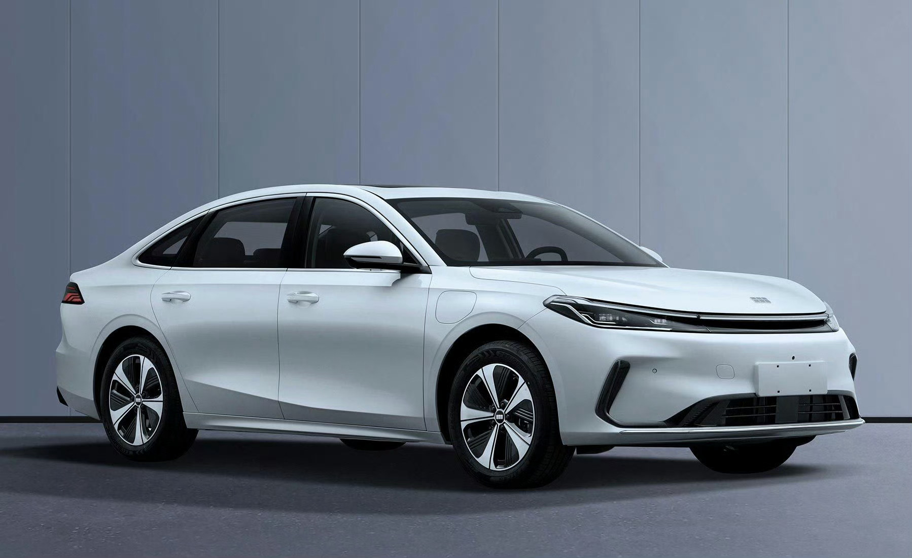 两年前的产品设想，非常接近，尺寸大一点，其他产品定义几乎一致新能源大牛说