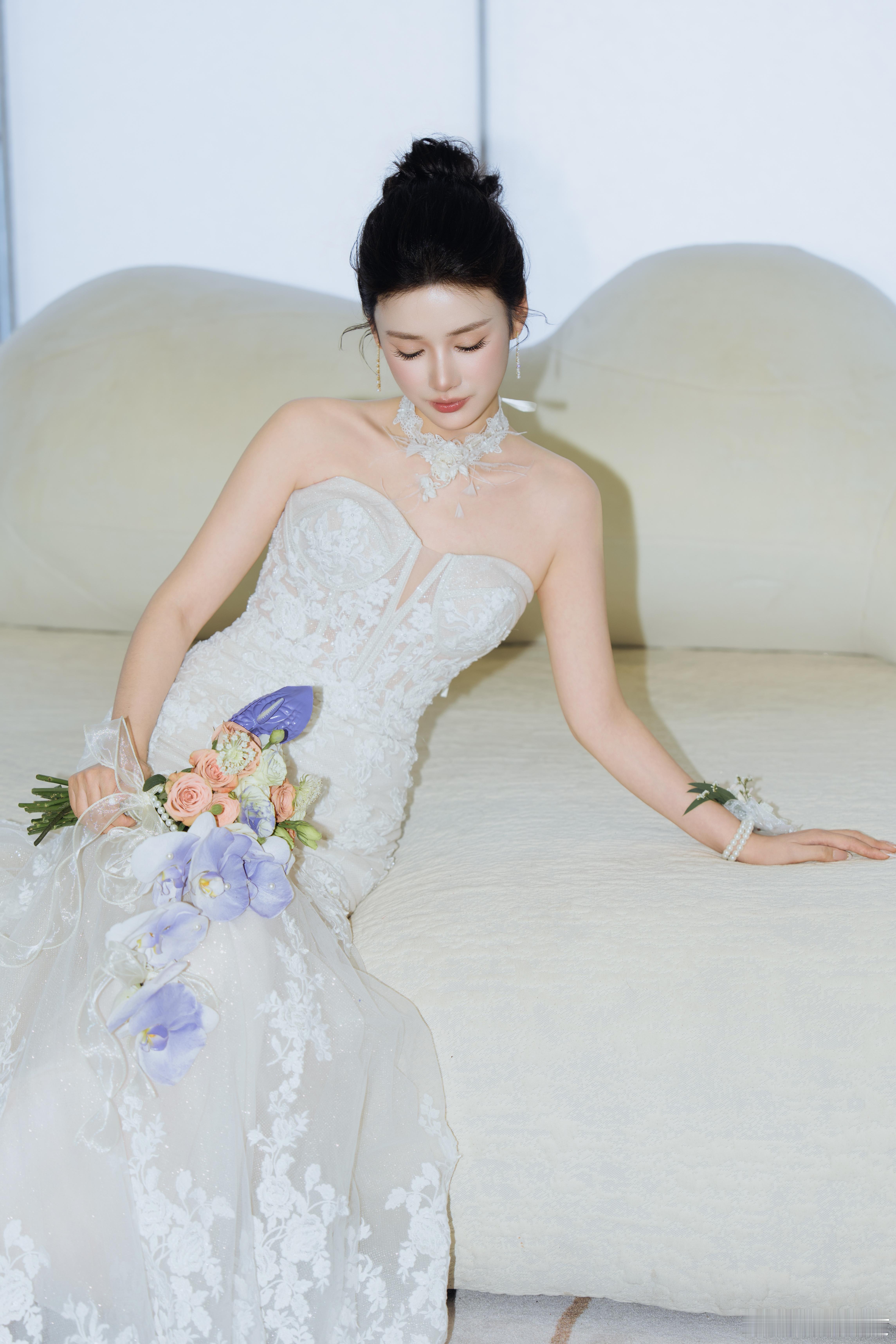 从小玩得最久的发小结婚啦 但是因为一些原因没能回老家参加婚礼好遗憾[捂嘴哭]为她