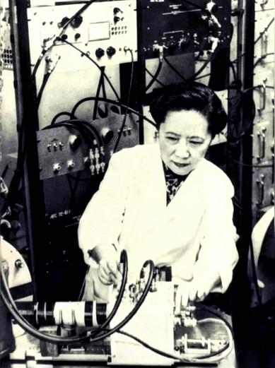 杨振宁和李政道，物理学界的两位巨星，在提出“宇称不守恒”理论时，几乎没有人相信他