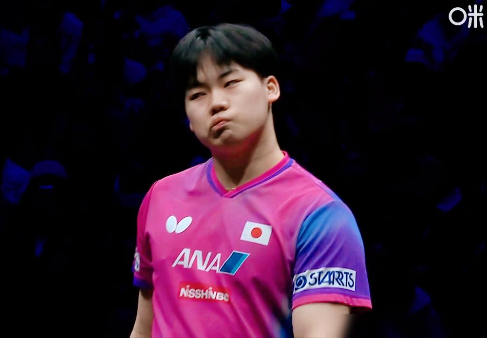 WTT重庆冠军赛男单1/4决赛，王楚钦2比4输给日本18岁的松岛辉空，无缘四强。