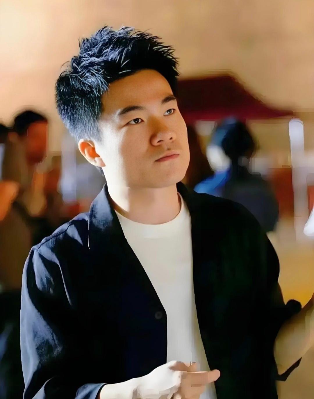 央视曝光优思益造假，带过货的明星纷纷致歉，就有人揪着董宇辉不放，张嘴就说 “装死