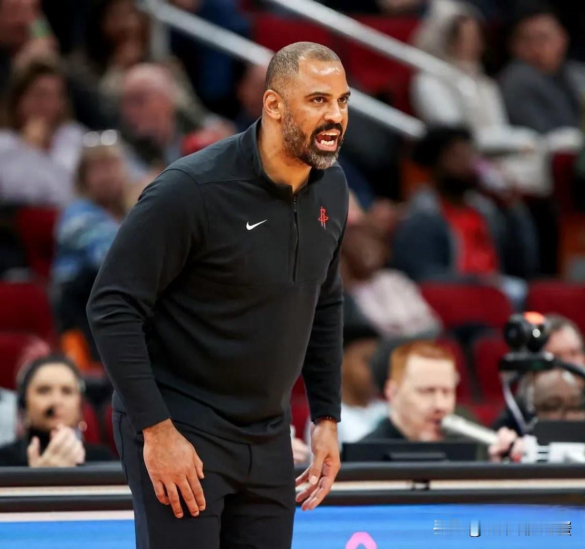 火箭主帅乌度卡真是太会说话了！今天乌度卡教练在接受媒体采访时聊到了即将到来的感恩