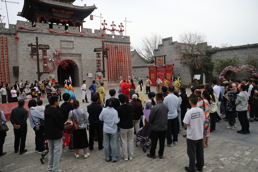 高铁打通出行新通道，山东菏泽郓城古城借势高铁激活国庆文旅市场