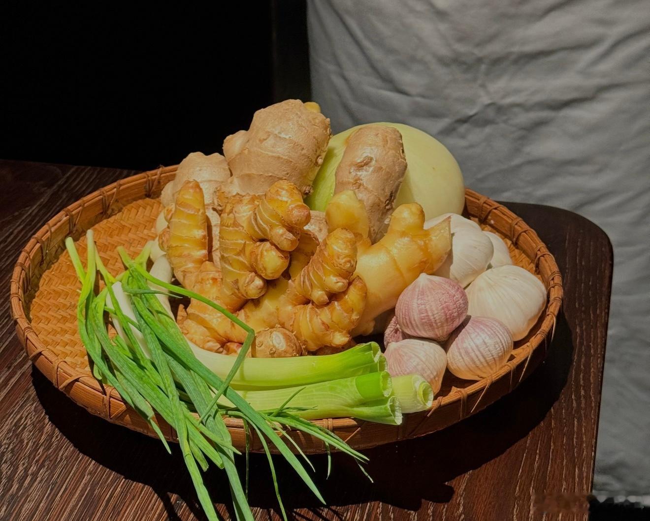 为什么要把葱花当天使用果然是博大精深的汉语，读了五分钟愣是没想明白什么意思不过谁