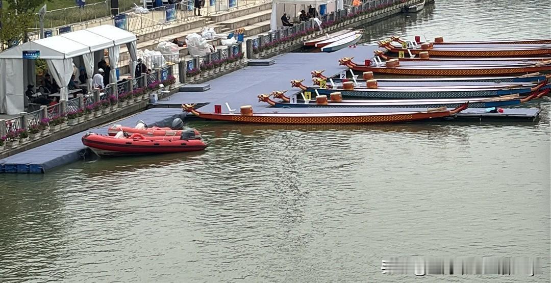 上海郊区“封路”现象越来越多了，一会跑步活动了，一会音乐会活动了，如此活动就大动
