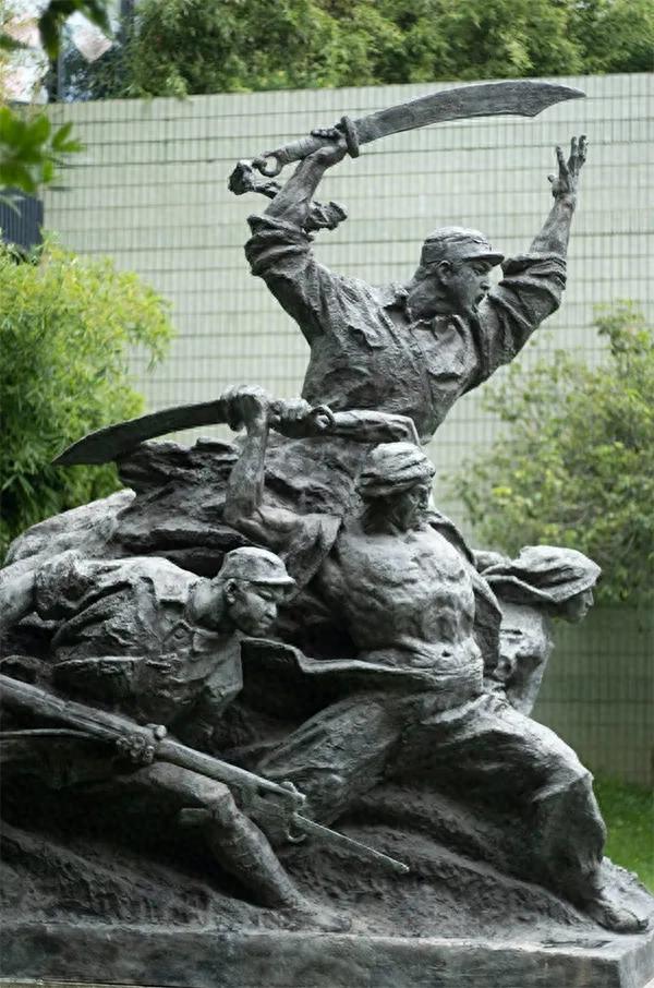 日本右翼公然狂言核反击中国，放话要让中国陷入有史以来最大噩梦，殊不知自身实力差到