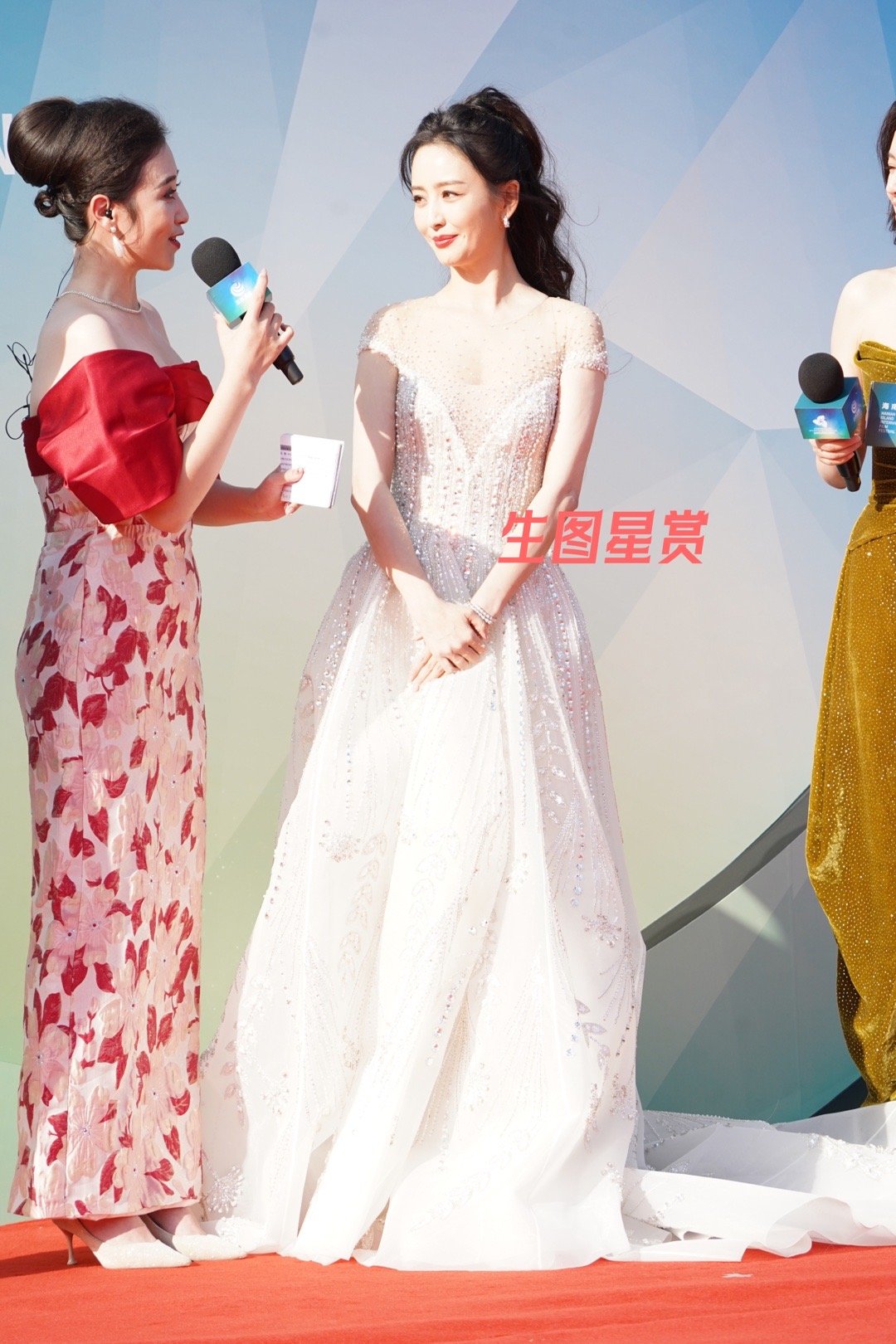 佟丽娅2022海南岛电影节look，闪闪发光的丫丫💐 | 2430独家 ​​​