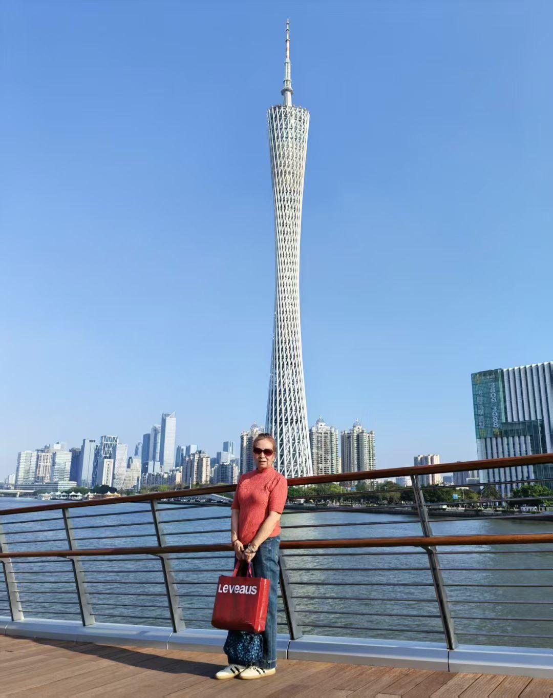 人老了，别高估子女，别低估自己！晚年体面全靠自己挣
 
人这一辈子，忙忙碌碌大半