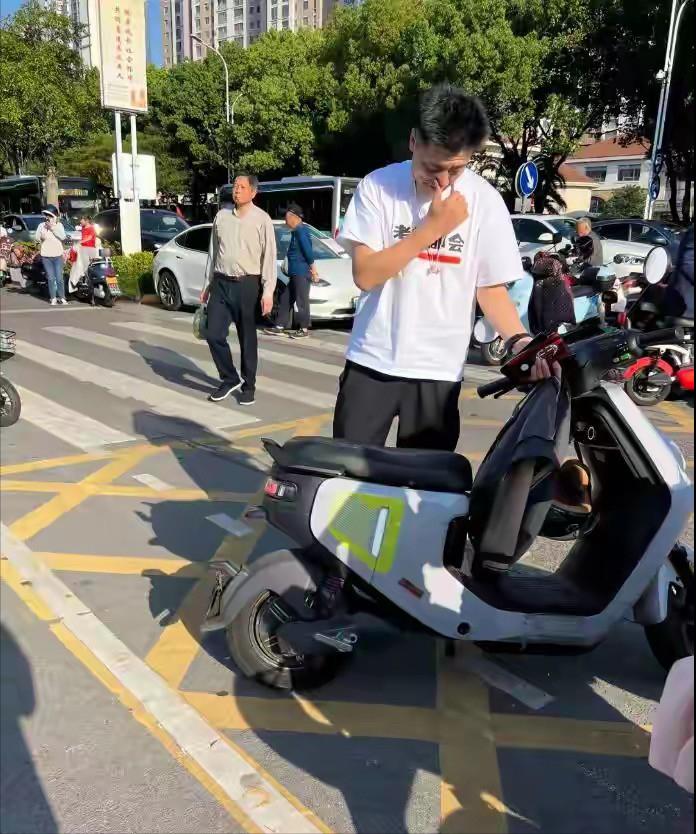 张雪峰去世头七这天，公司总经理武亮发了一篇长文悼念，里面不仅说了对公司未来的安排