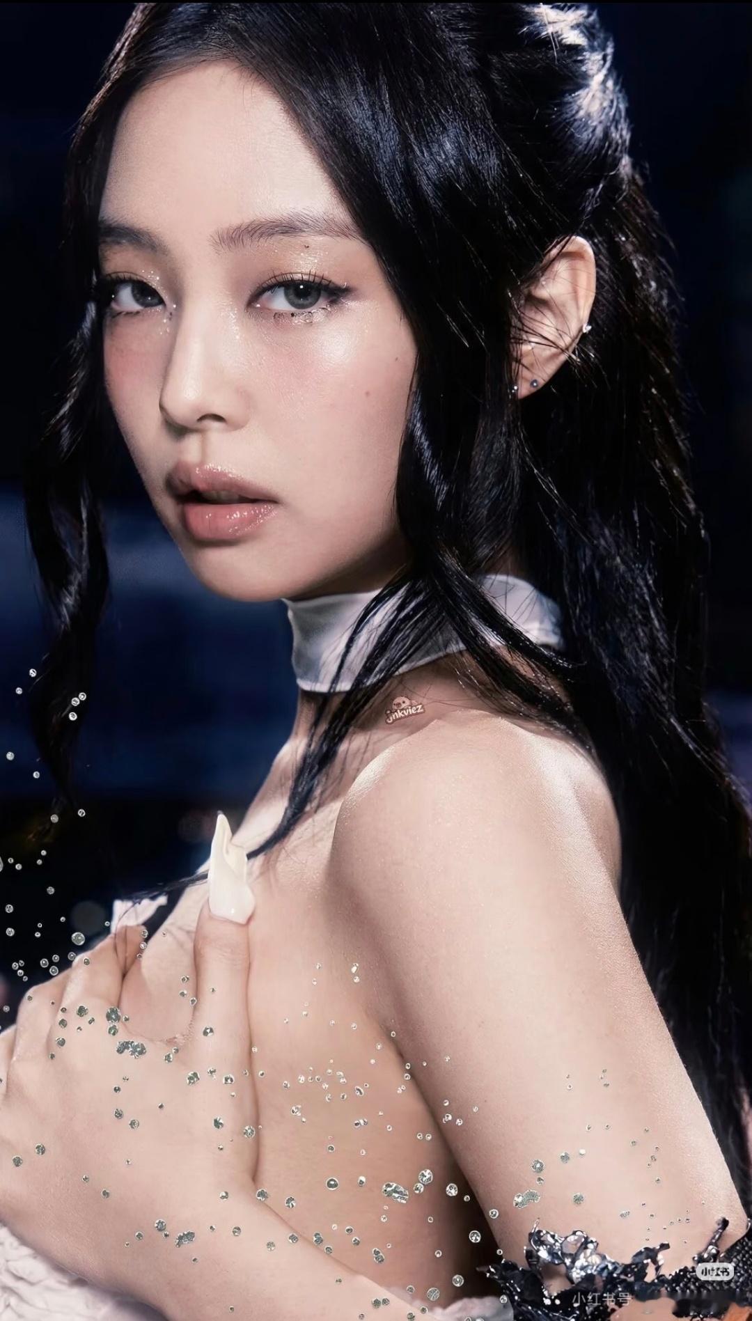 Jennie十周年金珍妮秒变惊珍妮谁懂啊Jennie把18年准备的逆应援礼物留到