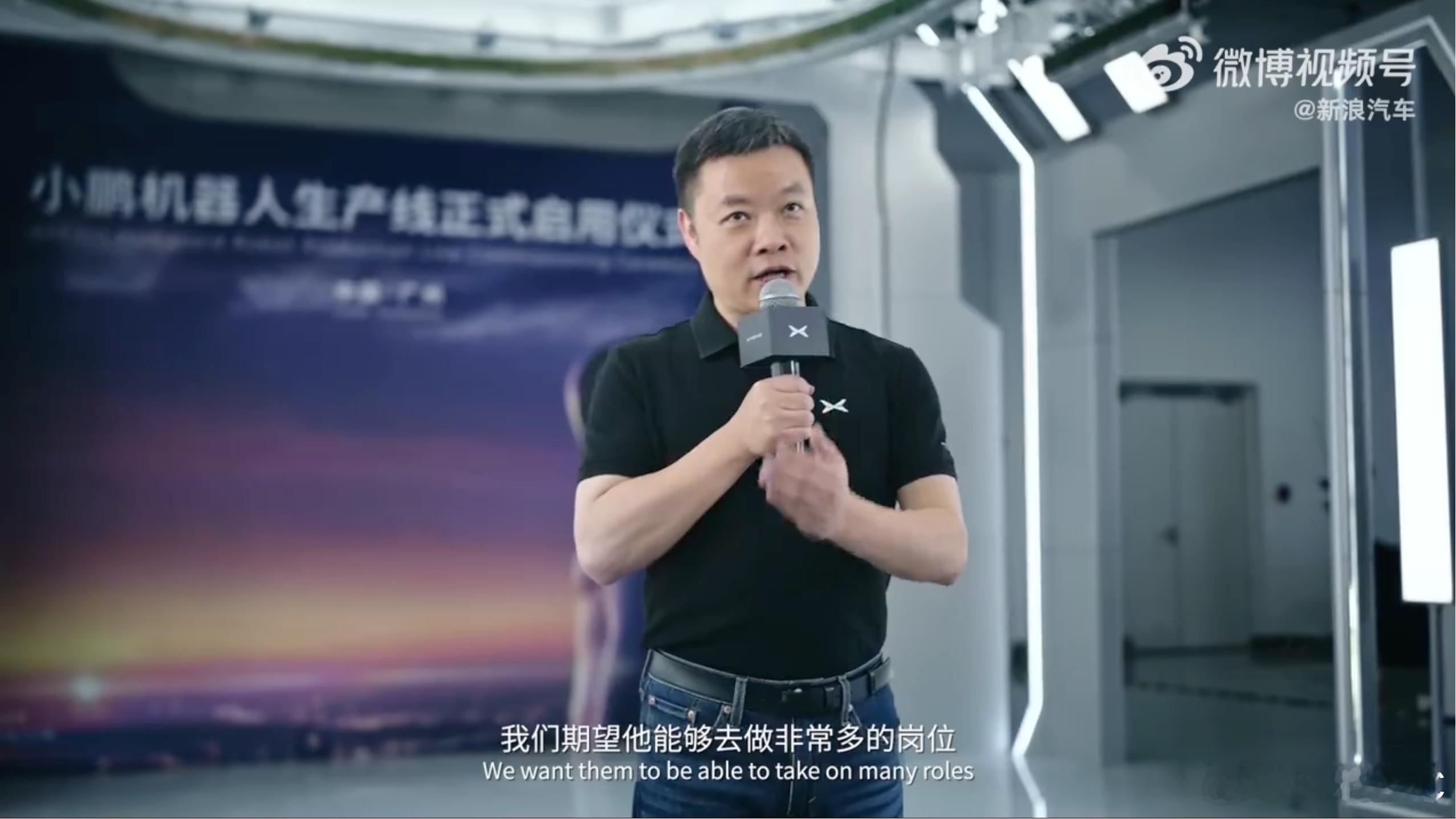 小鹏第一位机器人自己走下产线小鹏机器人自己走下产线，这个画面还挺有仪式感。区别于