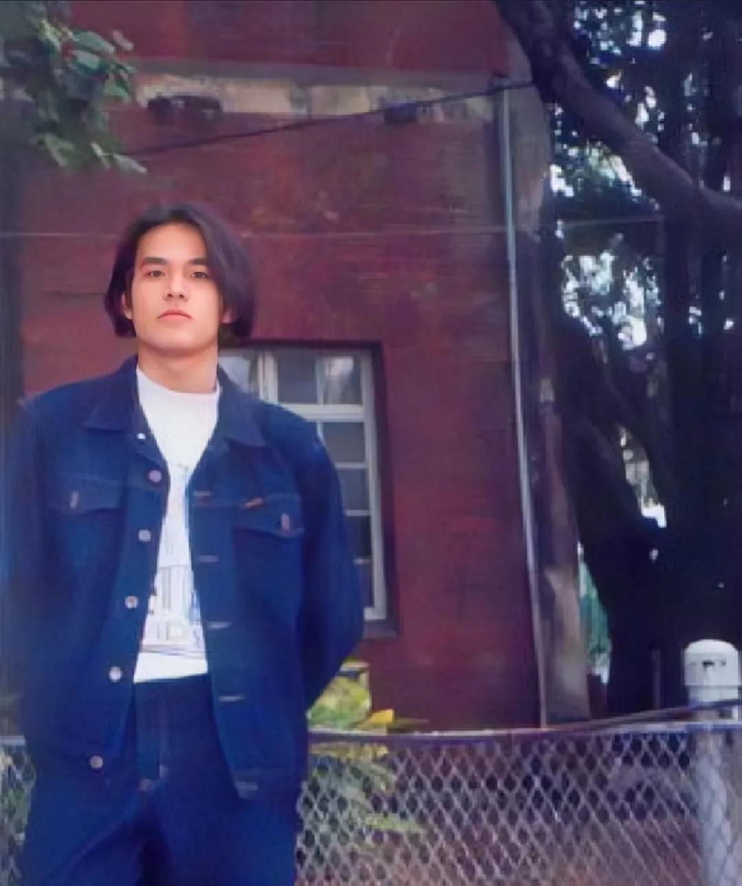 周杰伦可惜了，
明明可以靠颜值的，
哈哈哈哈
