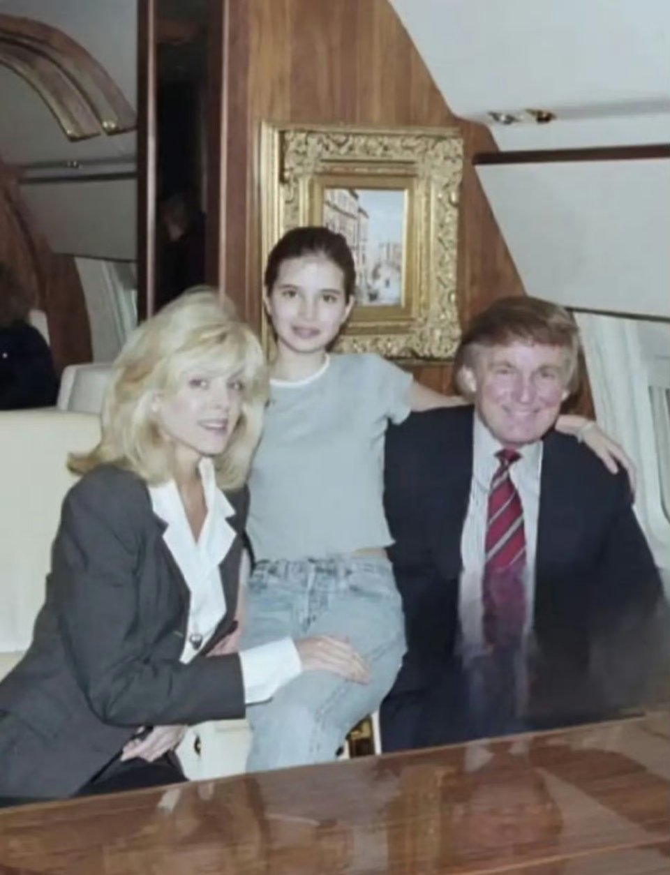 特朗普第一任妻子伊凡娜·特朗普。伊凡娜原名伊凡娜·玛丽·泽尔尼科娃，1949年2