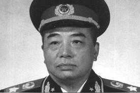 1955年，授勋礼过后，彭德怀热血沸腾地闯入毛泽东办公室，毫不掩饰地挥拳高呼：“