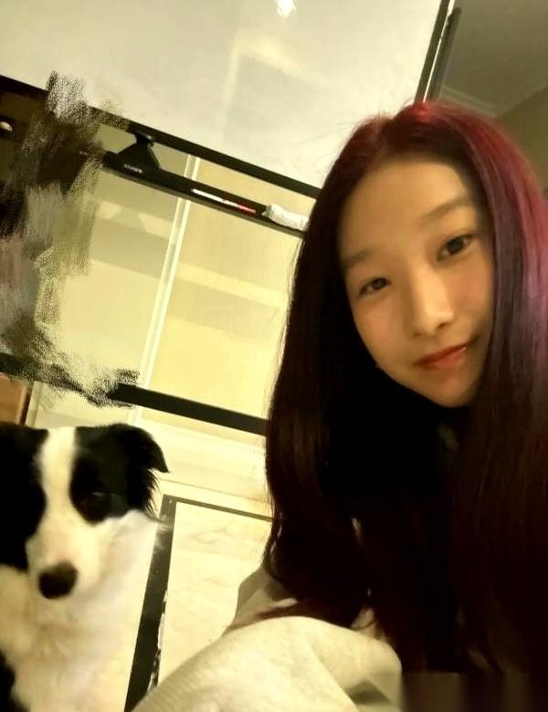 看到文章他妈，带着马伊琍的女儿，祖孙俩在那儿包饺子……
说实话，心里咯噔一下。