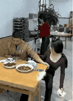 一个把爱藏在细节里，一个心里没有你，不如各自安好。