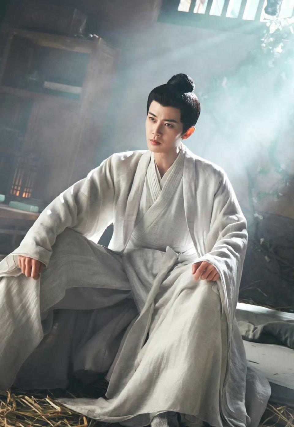 我的评分：
看了昨天的直播 看出来了任嘉伦真的很懂陆千乔啊 武力值满分 颜值满分