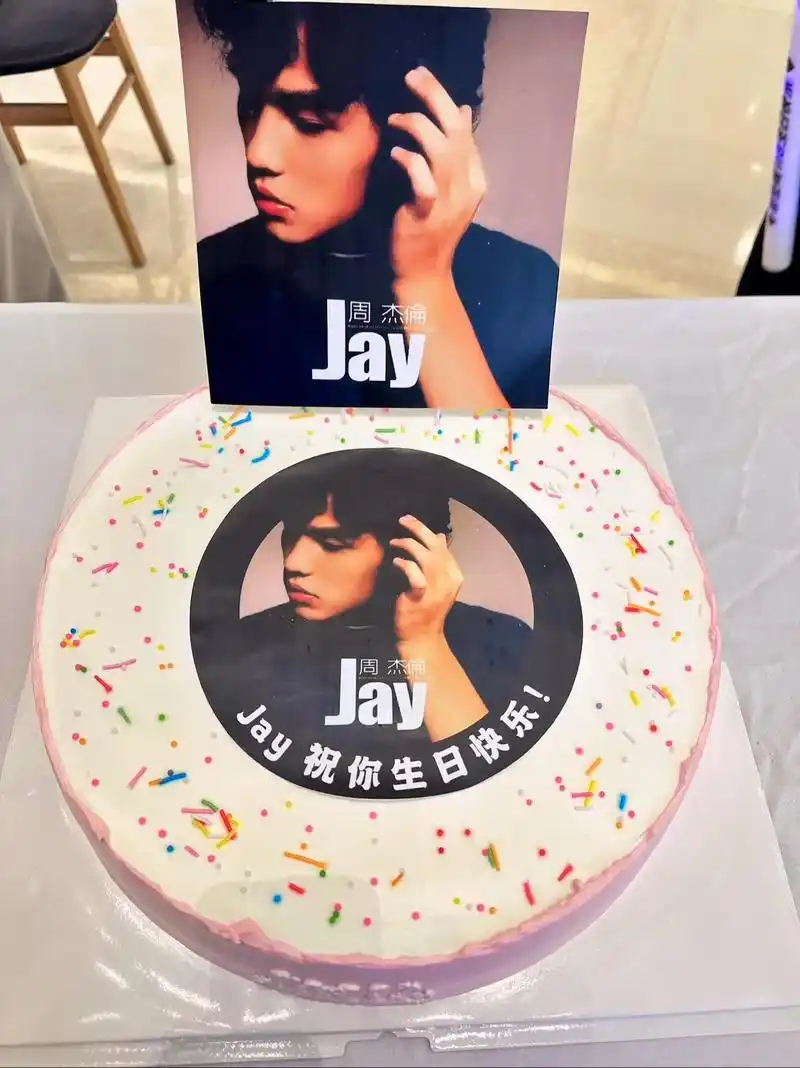 周杰伦真爱粉开始各显神通杰伦生日一到，DNA就动了！真爱粉们又开始“膨胀”了：有