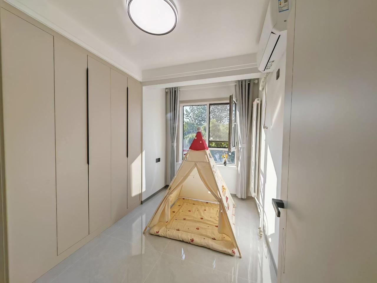 【够刚！泽连斯基华盛顿归来放狠话：要顿巴斯？先问乌军战壕答应不！】
乌克兰总统泽