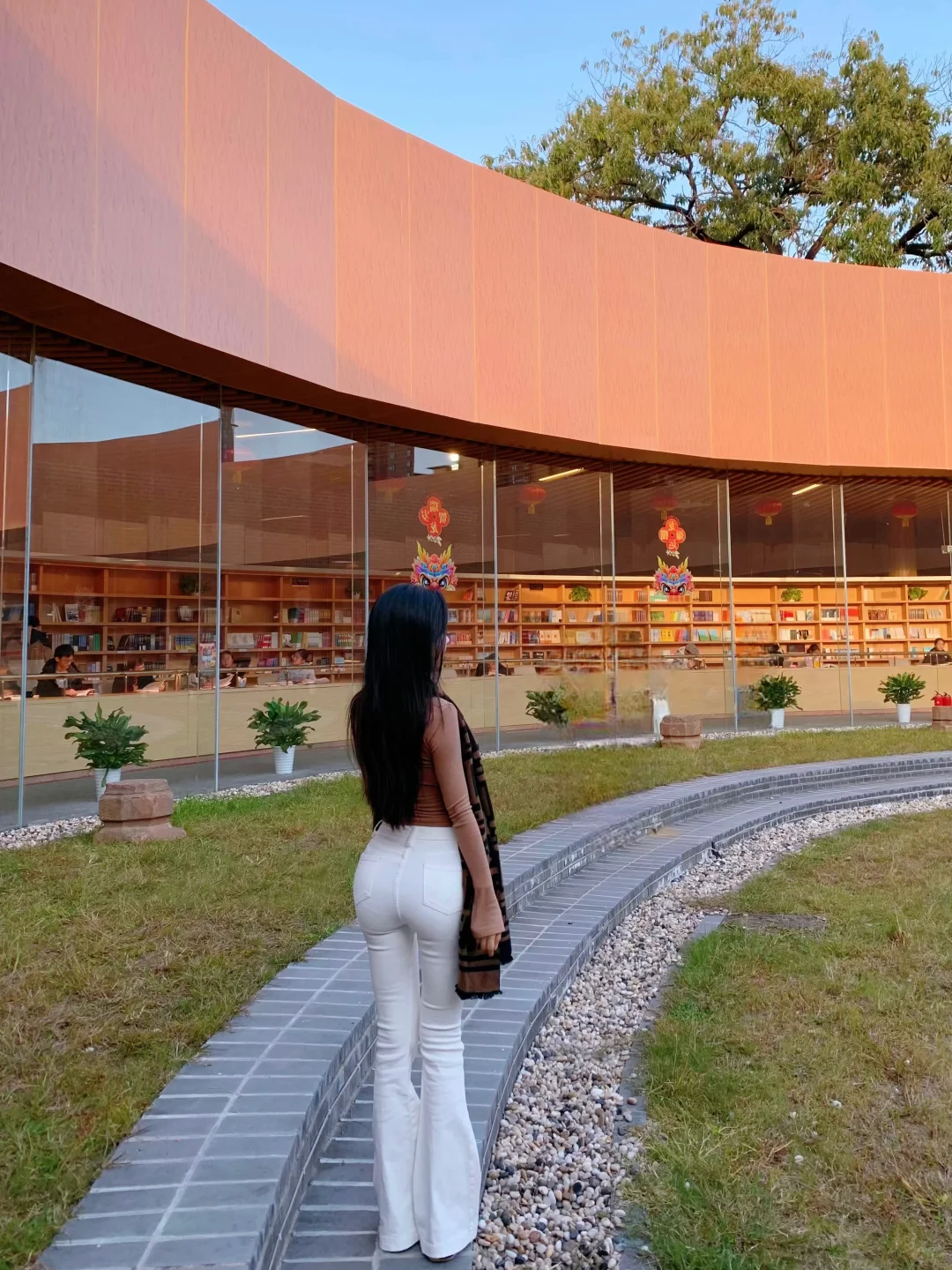 一家外景很好拍的图书馆