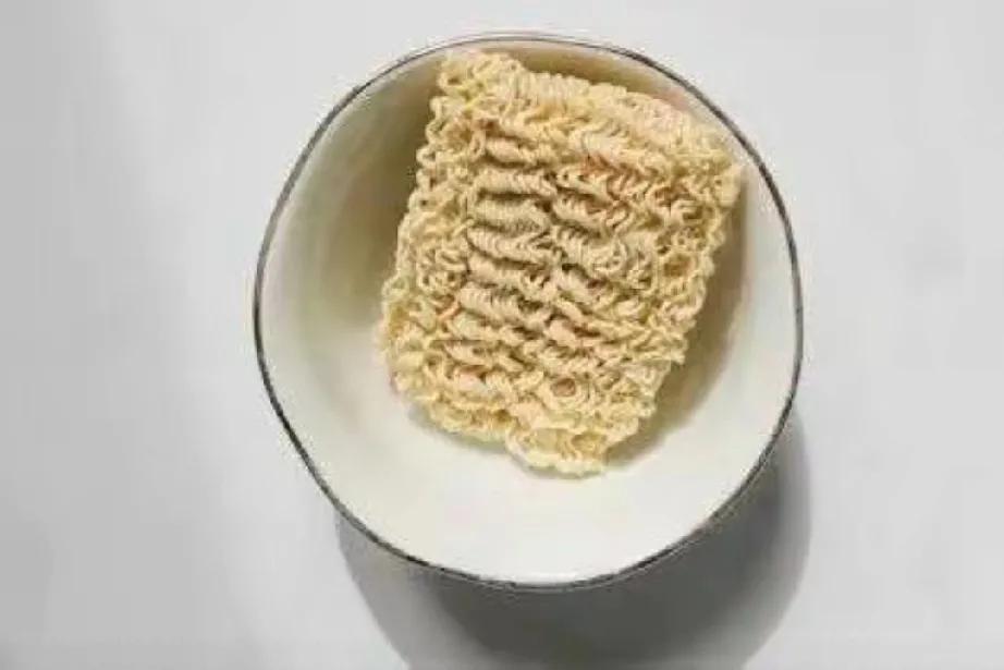泡面之“祸”！

在生活的快节奏中，大家都在寻觅各种便捷的美食来填饱肚子，泡面无