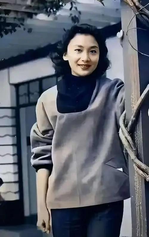 1954年，21岁的夏梦嫁给了一生挚爱27岁的林葆诚。她曾是金庸的梦中情人。金庸