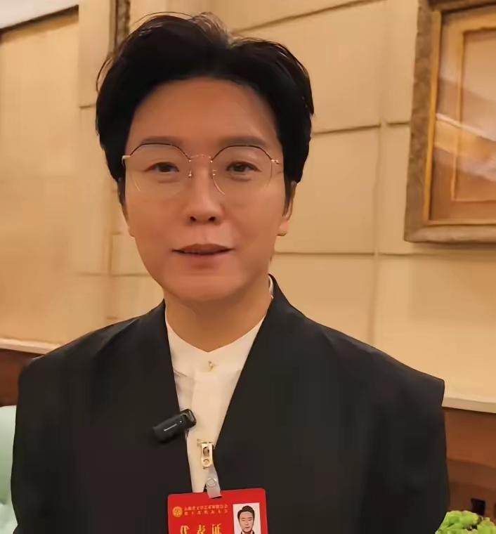 演员李玉刚成了有正式待遇的人？最近，李玉刚获任新职，出任吉林省文联兼职副主席，看