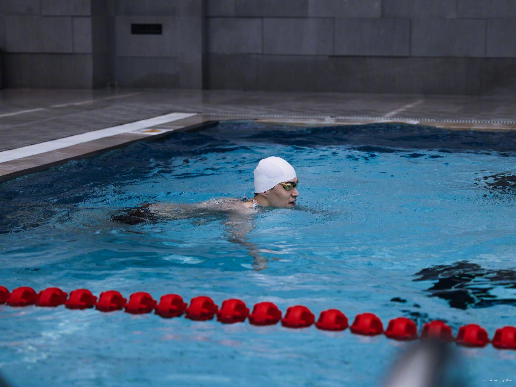 #孙杨要求重新升一次国旗# 孙杨是中国运动员里面为数不多的一直比较刚的 ​​​