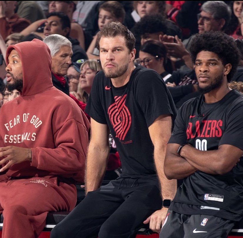 值得一提的是，快船再负鹈鹕后，开拓者已经和第八的快船战绩持平。不敢想象，斯普利特