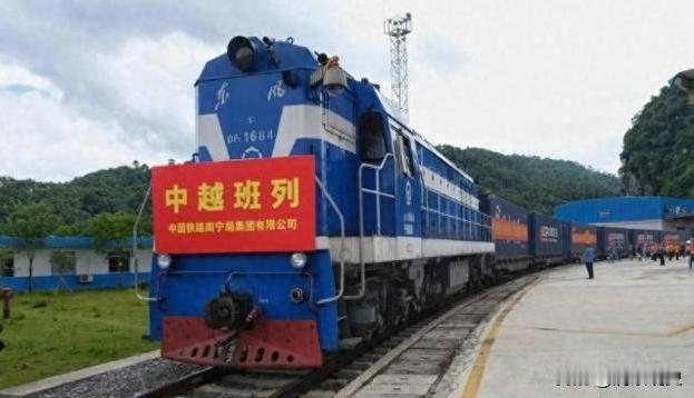 与特朗普签下“历史性协议”后，越南不到四天就对中国出手，征重税、设关卡、查产业链