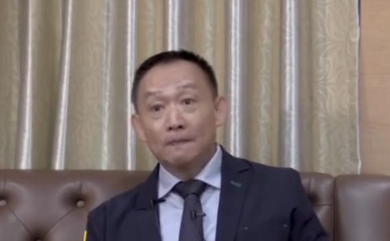 这记回旋镖来得够响！当年卢麒元反复呼吁限制“资本外流”、征收离境税，不少人认为他
